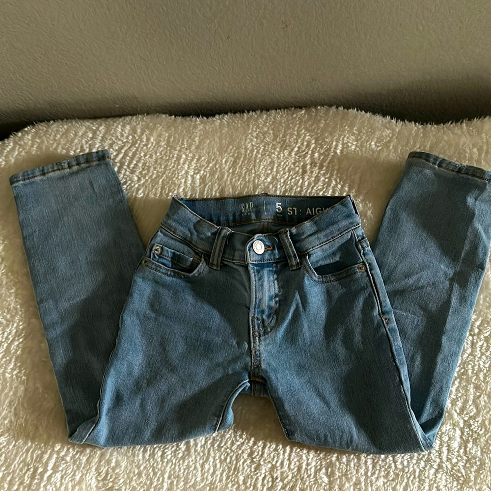 Kids Gap jeans size 5 , perfect condition.